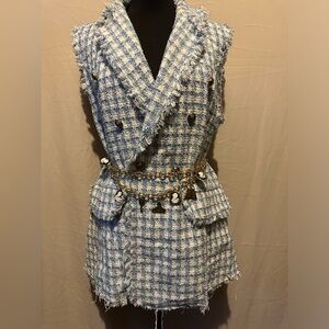NWOT SLEEVELESS  BLAZER